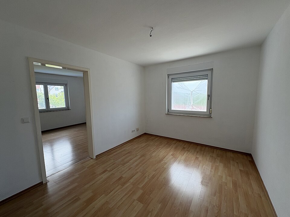 Esszimmer mit Zugang zum Schlafzimmer