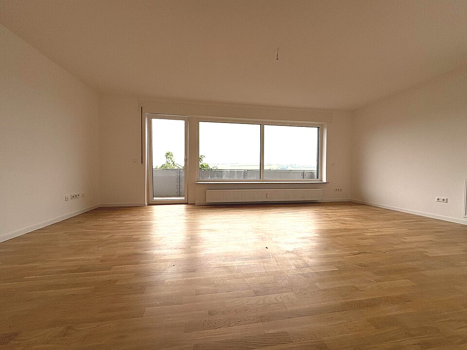Wohnzimmer mit Südbalkon