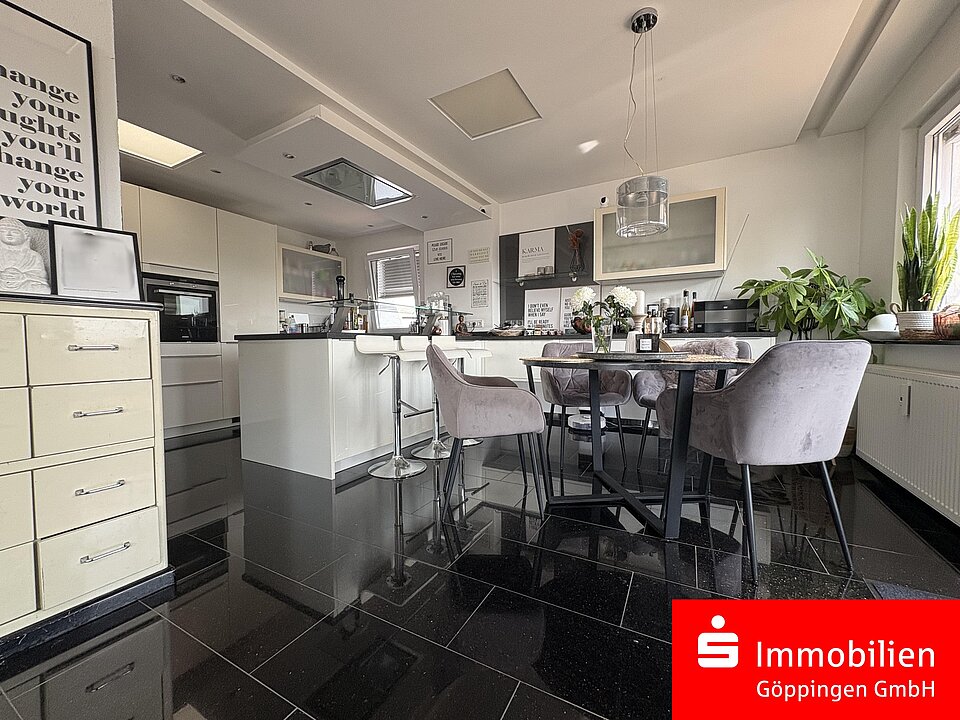 Offener Wohn-/ Essbereich und Küche