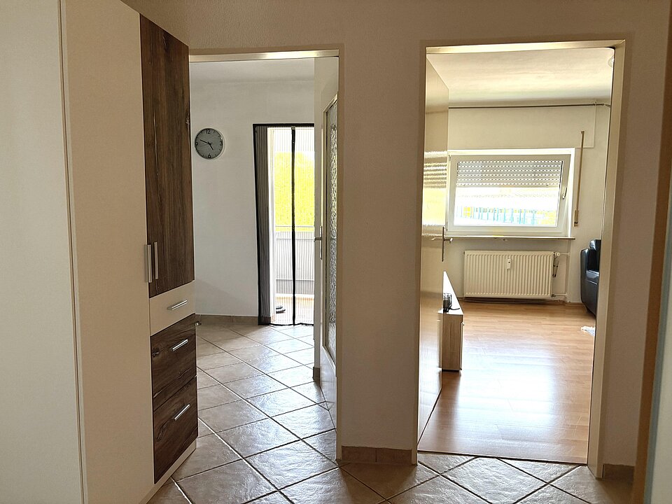 Flur DG-Wohnung links