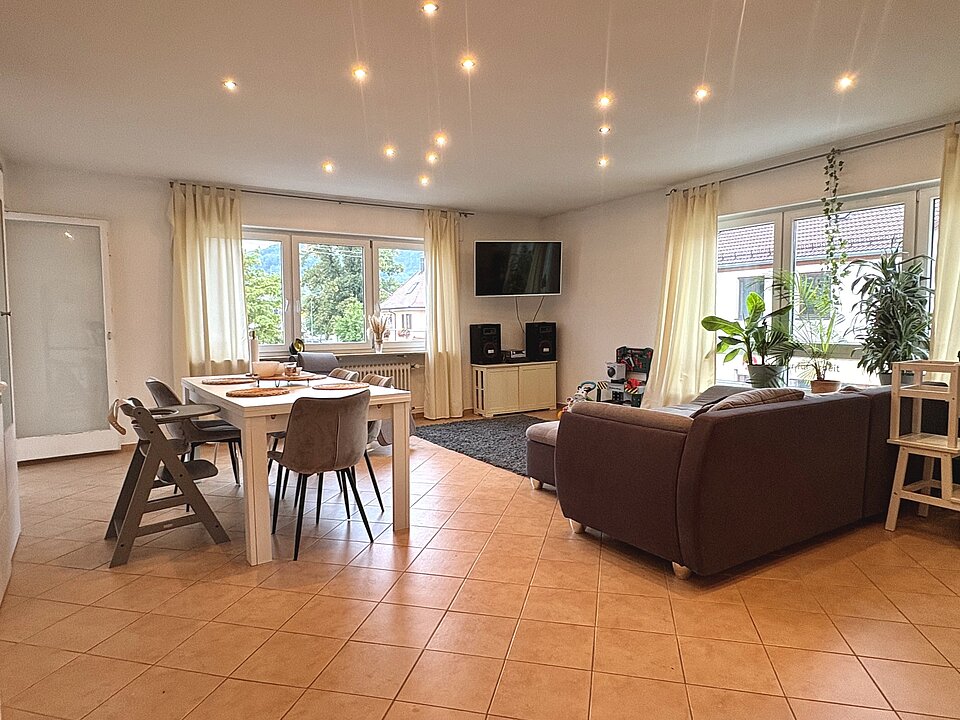 Wohn-Essbereich OG-Wohnung rechts