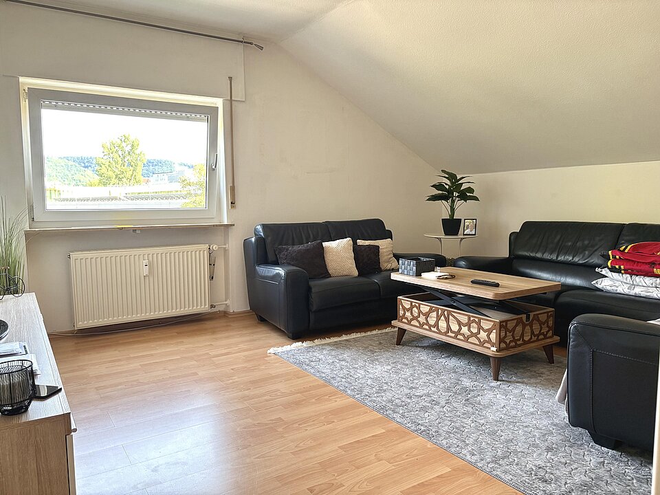 Wohnzimmer DG-Wohnung links