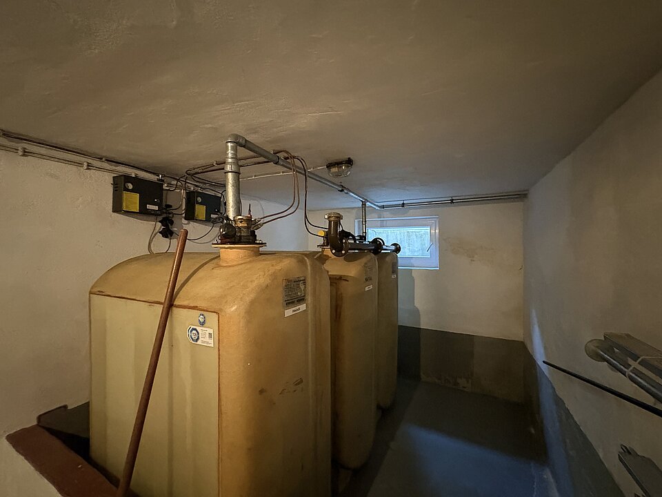 Heizraum mit Öltanks 3x 500 l
