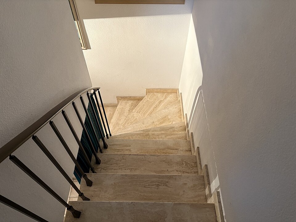 Treppe zur Einliegerwohnung/ Keller