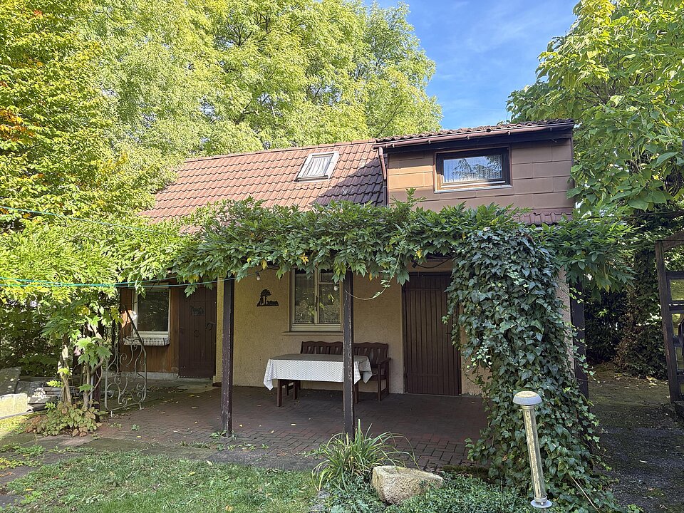 Nebengebäude mit Garage