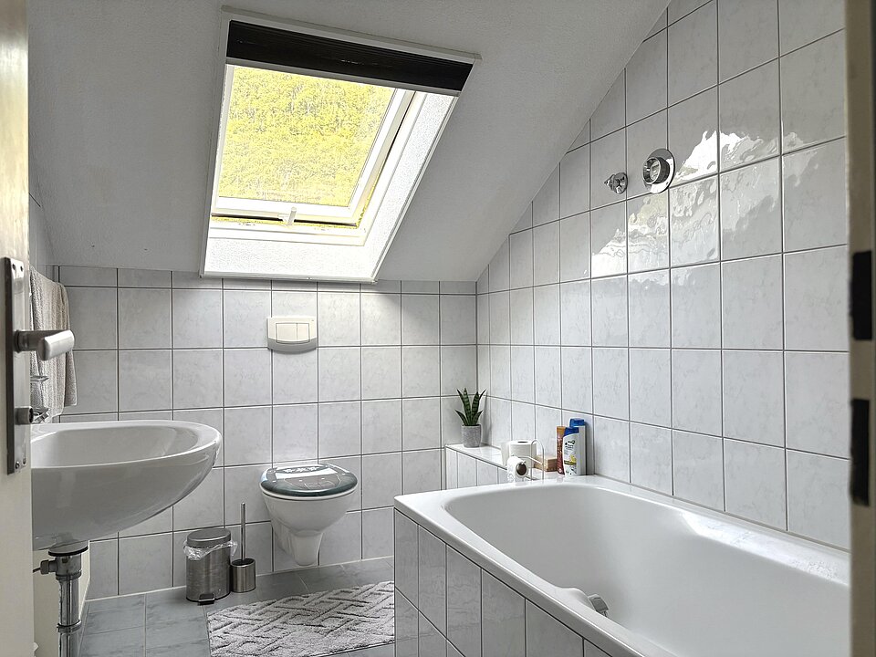 Tageslichtbad DG-Wohnung links