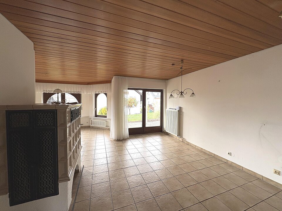 Essbereich mit Terrassen- und Gartenzugang