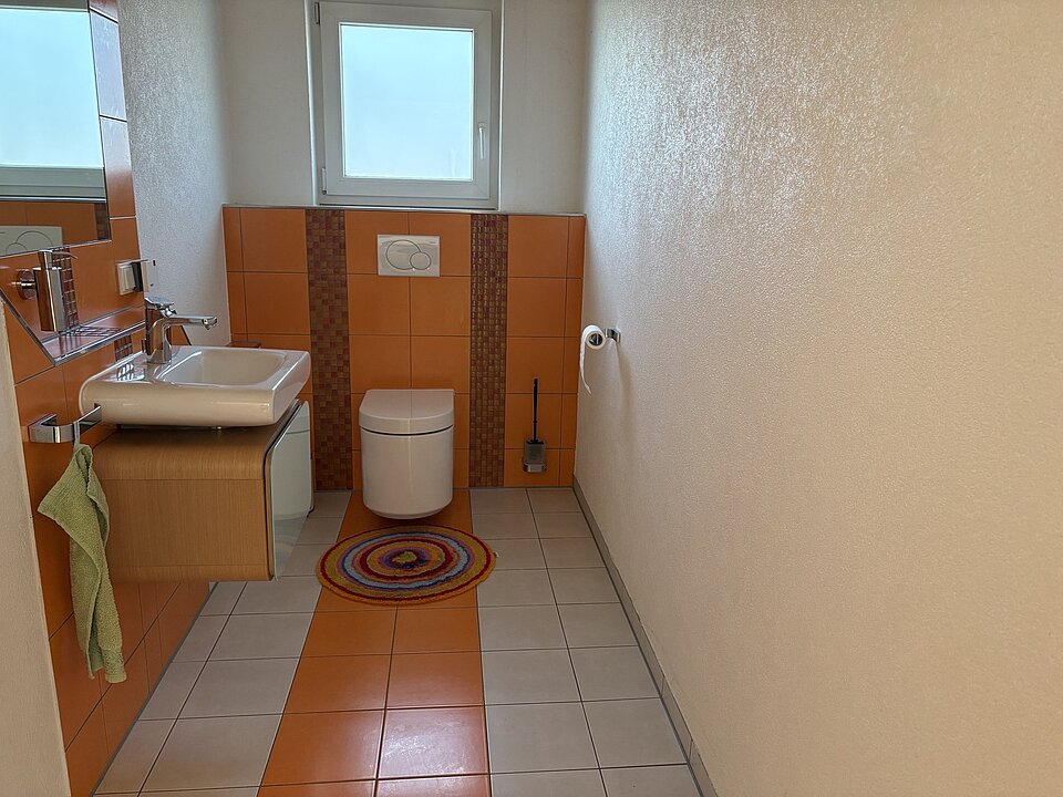 separates WC