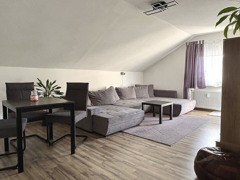Wohnzimmer DG-Wohnung rechts