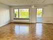 Wohnzimmer mit Zugang zur Terrasse
