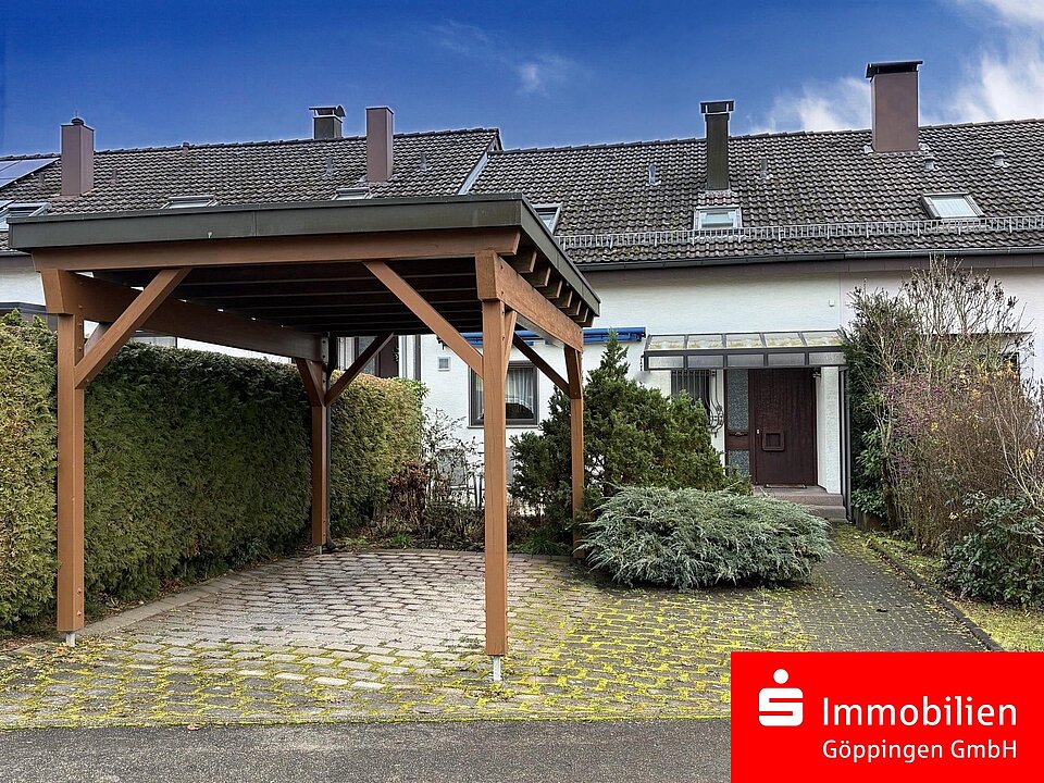 Eingangsbereich mit Carport