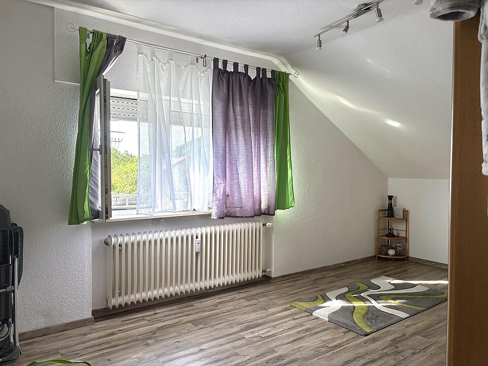 Schlafzimmer DG-Wohnung rechts